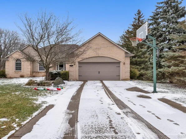 3811 Bald Mountain Rd, Lake Orion, MI 48360