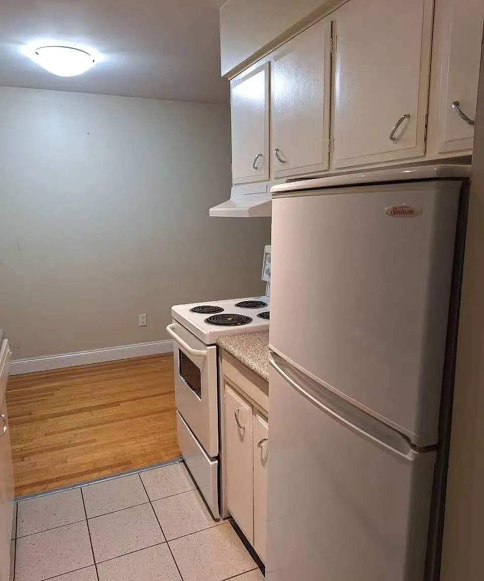 1 bed, 400 sqft, $1,700 — Photo 4