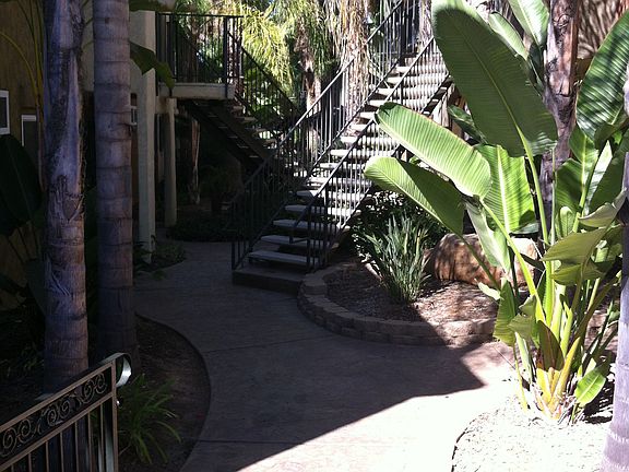 3rd image of 1000 S Mollison Ave Unit 2