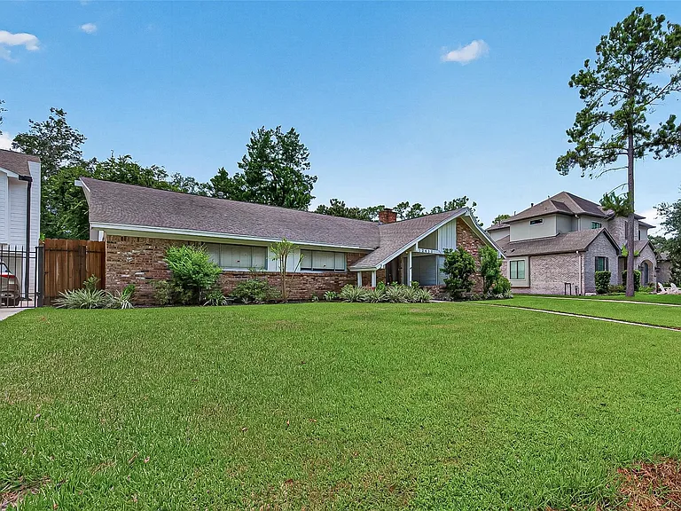 12411 Pinerock Ln — Photo 3
