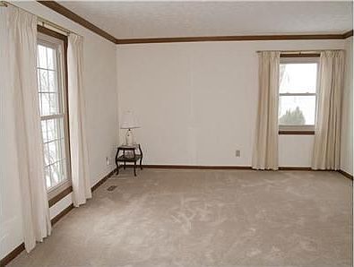 3rd image of 1088 Carousel Ct