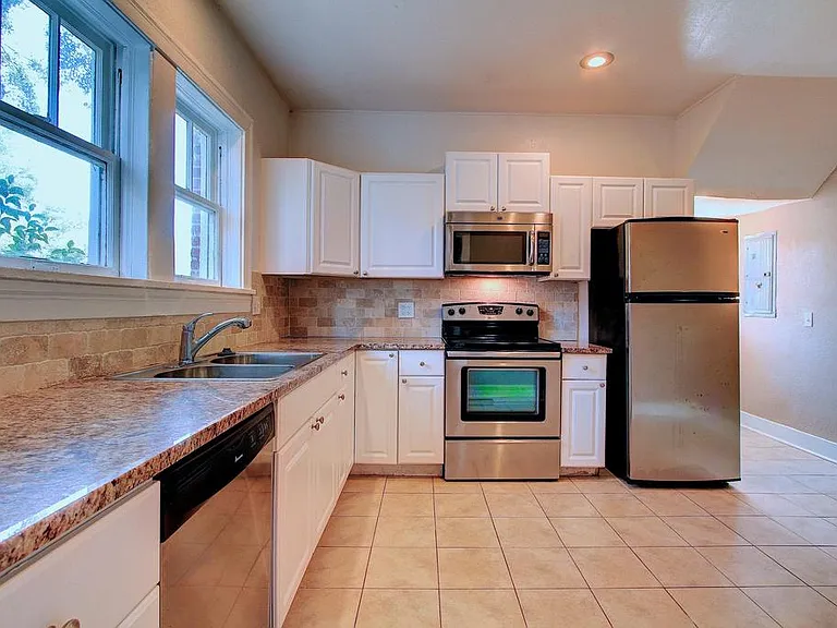 2536 Dellwood Ave — Photo 10