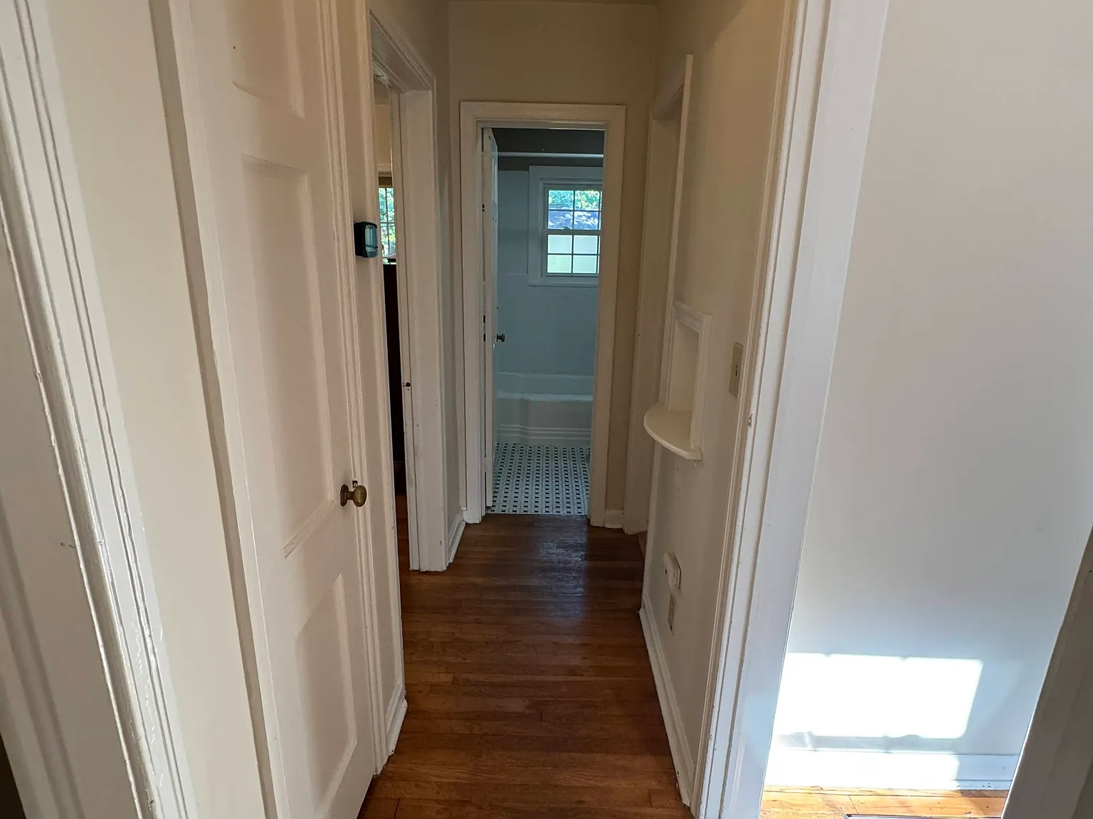 2 bed, 910 sqft, $1,900 — Photo 2