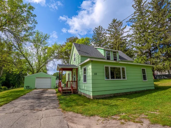 22 3rd Ave SE, New London, MN 56273