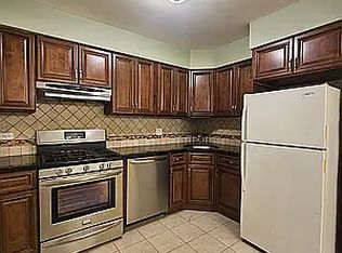 22-31 38th St #3F, Astoria, NY 11105