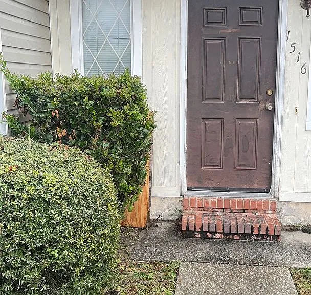1516 Kraft Ave — Photo 1