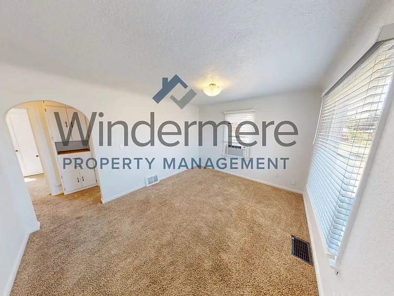 1736 Portland Ave — Photo 2