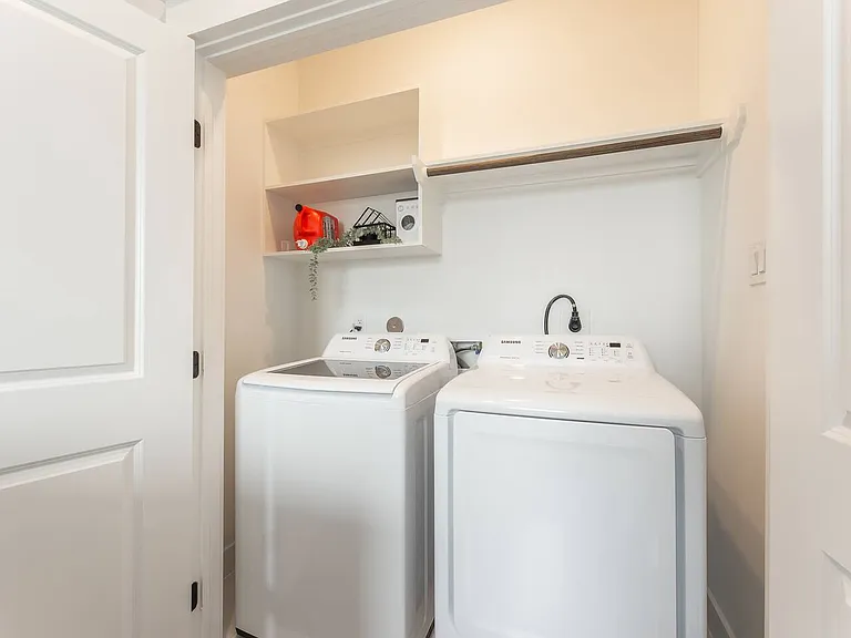 605 Middle St — Photo 14