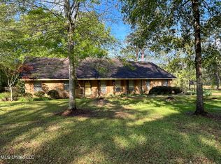 1073 Rolling Hills Dr, Crystal Springs, MS 39059