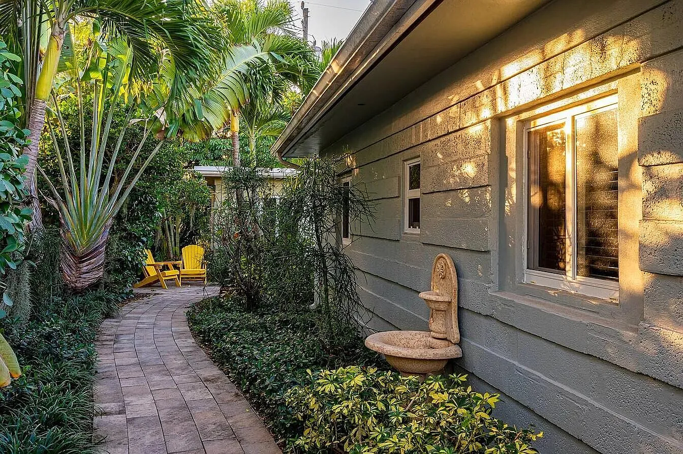 1 bed, 1.0 bath, 2715 sqft, $2,100 — Photo 4