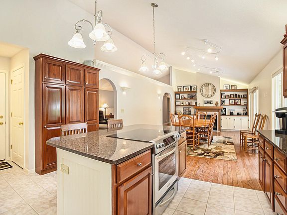 5th image of 13705 Forest Park Dr