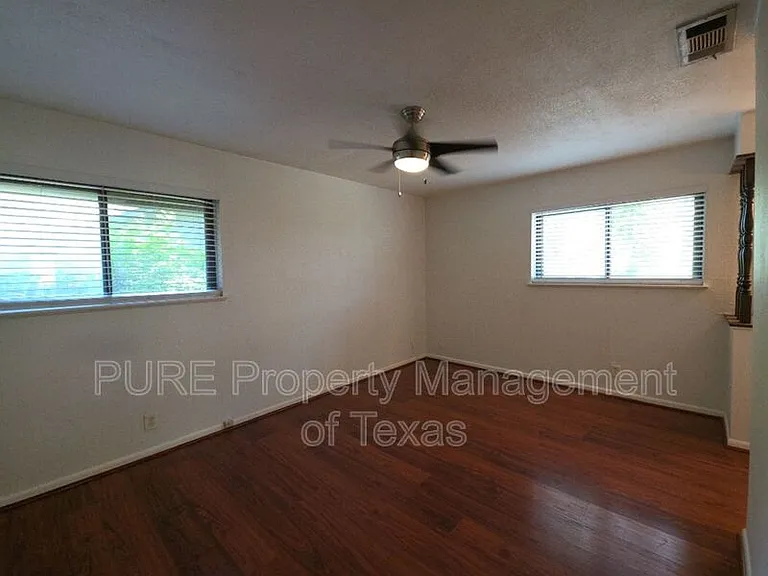 3000 Lakeside Dr — Photo 32