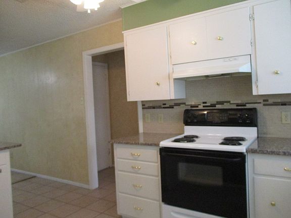 4th image of 2825 Chimney Rock Ln