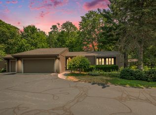 849 Brook Village Ct, Holland, MI