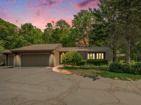 849 Brook Village Ct, Holland, MI 49423