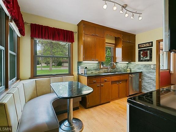 5th image of 7825 Shingle Creek Dr N