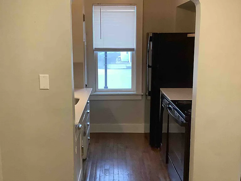 414 6th St #6 — Photo 3