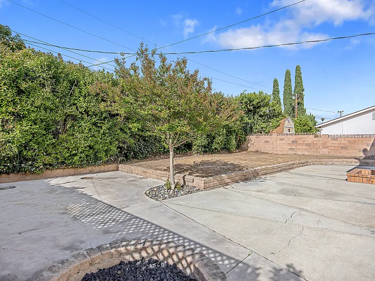 2087 Rhoda St — Photo 13