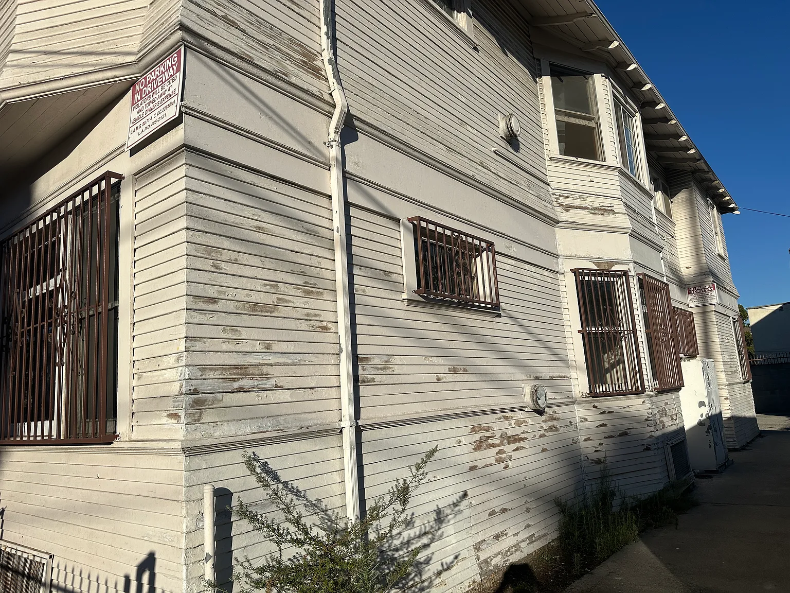 3 bed, 1100 sqft, $3,100 — Photo 2