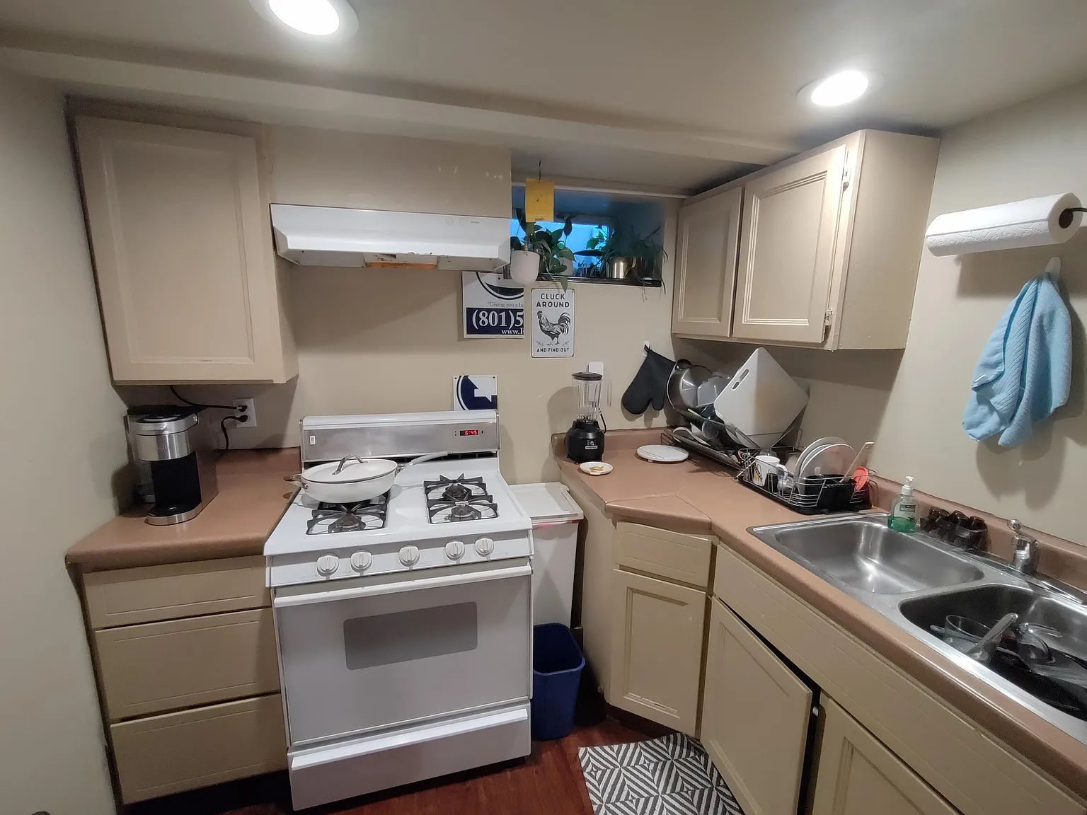 3 bed, 2743 sqft, $550 — Photo 2