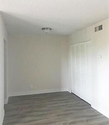 3rd image of 515 SE 20th Ave
