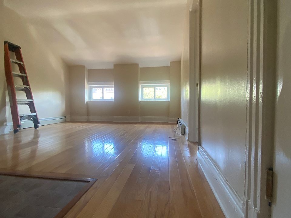 2nd image of 707 Putnam Ave #3