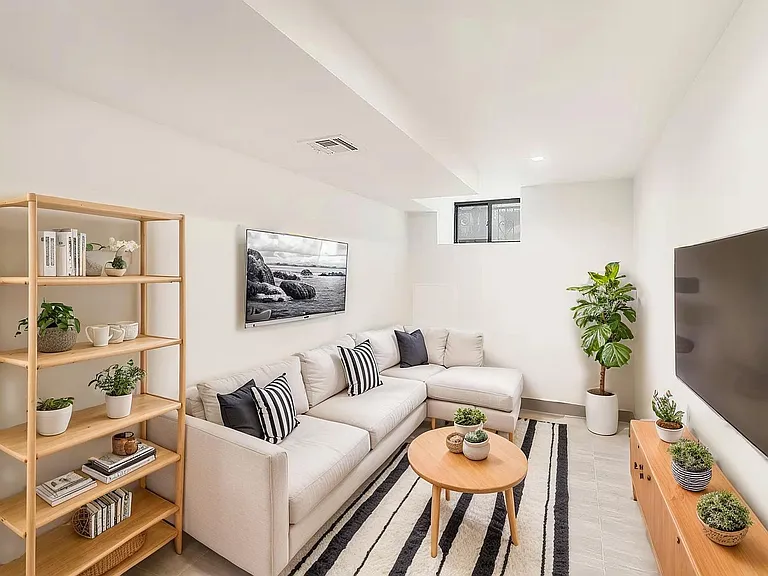 581 Fairview Ave #1L — Photo 3