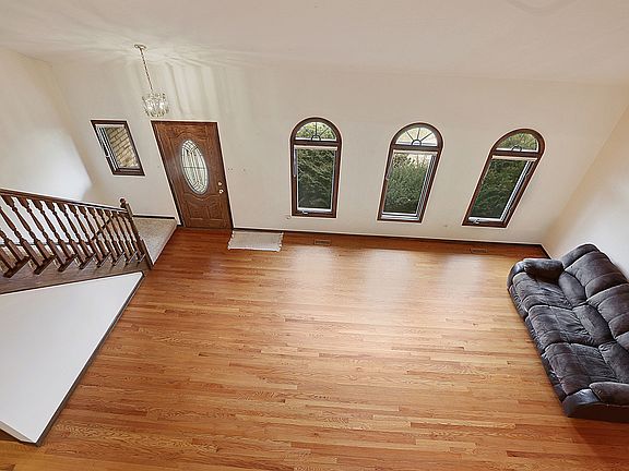 4th image of 15609 Glen Wood Ct