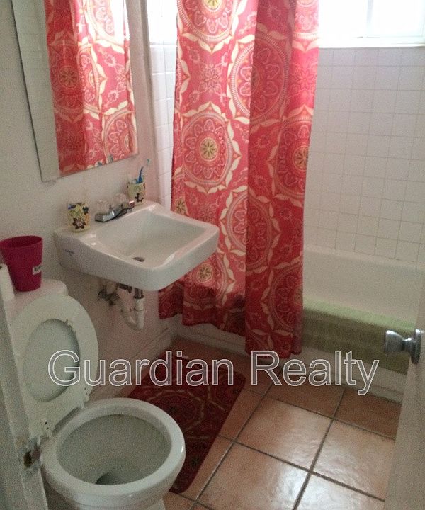 2nd image of 511 W Monroe Ave APT 7