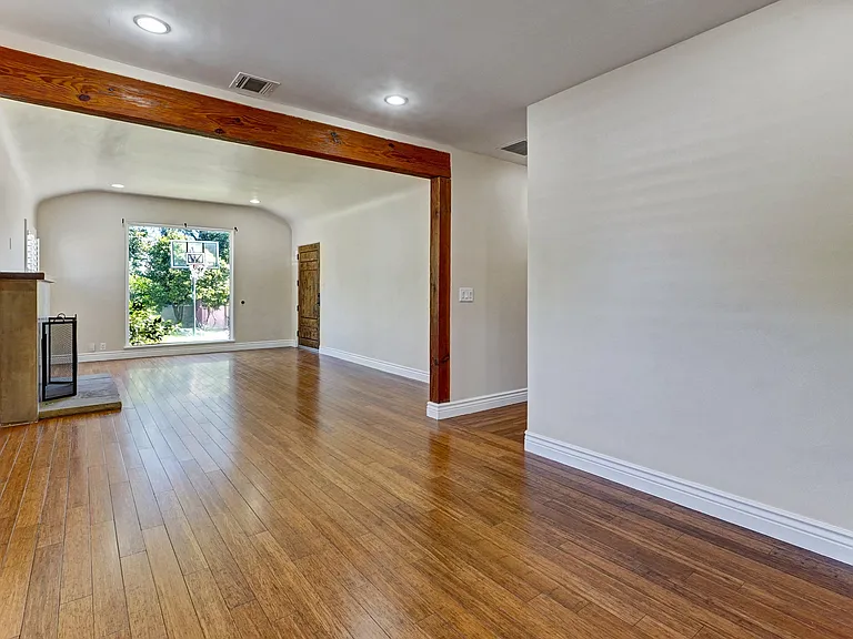 15340 Cohasset St — Photo 5