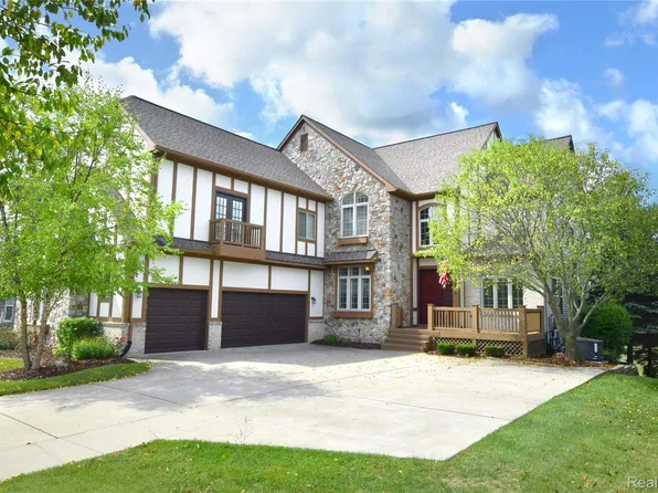 10130 Saint Ives Way, Grand Blanc, MI 48439