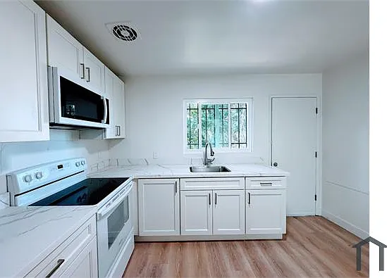2 bed, 800 sqft, $1,995 — Photo 2