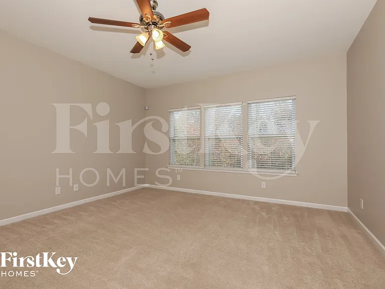 8008 April Ln — Photo 9