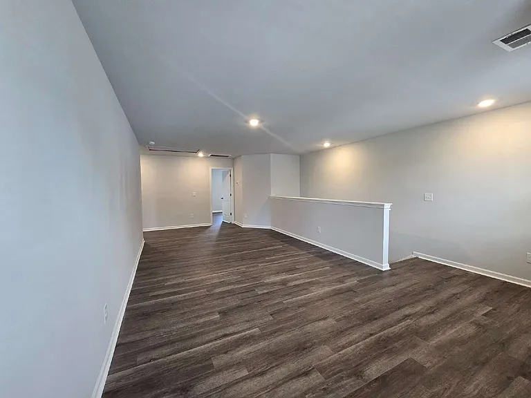 517 Sandy Hollow Dr — Photo 10
