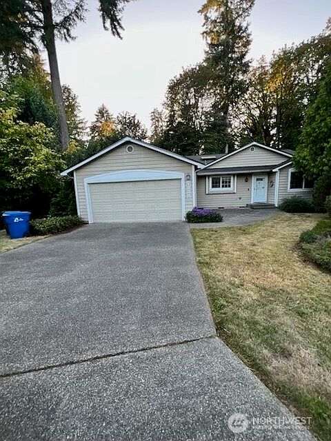 1st image of 1232 Devon Loop NE