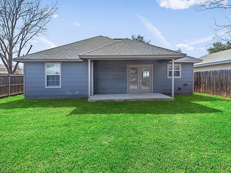 3411 Avoca Dr — Photo 3