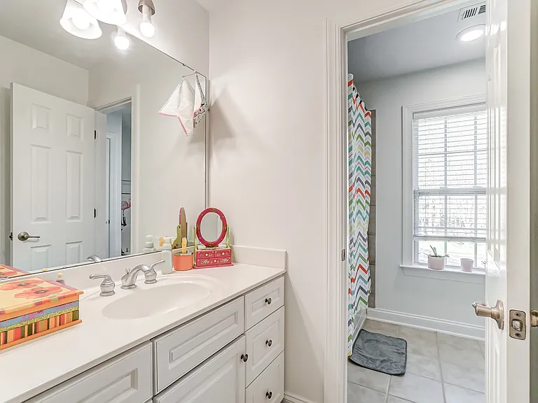 1024 Patricians Ln — Photo 43