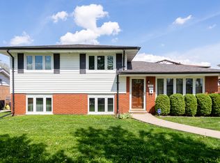 10537 Forest Ln, Chicago Ridge, IL 60415