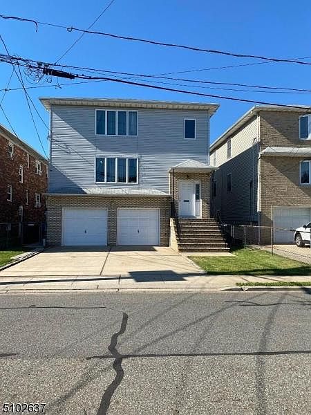 2nd image of 924 Bacheller Ave