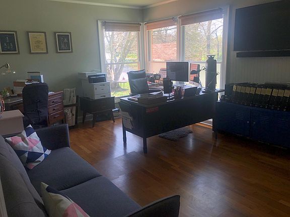 4th image of 301 Timberlane Dr