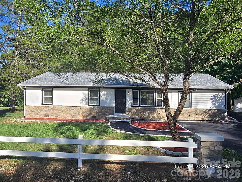 1st image of 1050 S Lake Dr