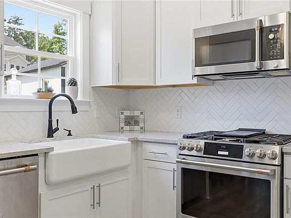 3rd image of 7458 Buckview Ct