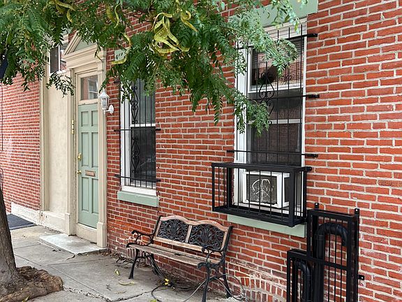 2nd image of 2324 Parrish St Unit 3