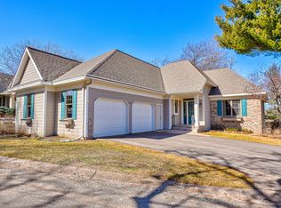1 Knoll Rd, North Oaks, MN 55127