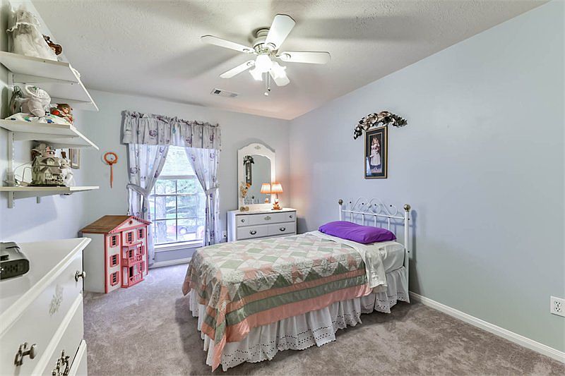 2nd image of 17627 Coventry Oaks Dr