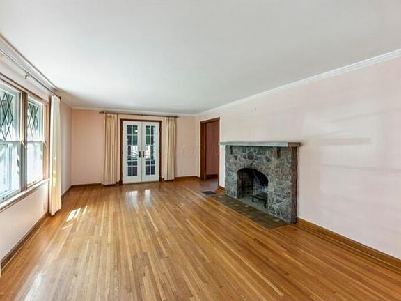 3rd image of 2432 Southway Dr