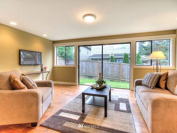 5th image of 2526 204th Street SW #P