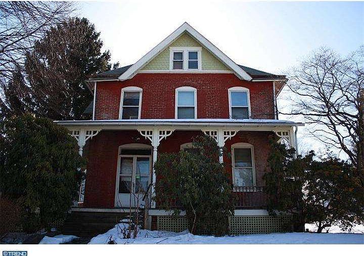 2nd image of 602 W 1st Ave