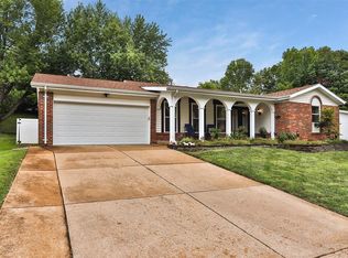 1270 Hidden Oak Rd, Chesterfield, MO 63017