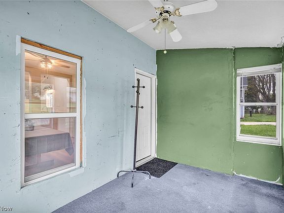 8th image of 262 E Walnut St